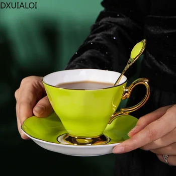 Kreatívne kosti čína kávu, pohár a tanier set home office popoludní kvet šálku čaju farbou keramický pohár vody 200 ml DXUIALOI